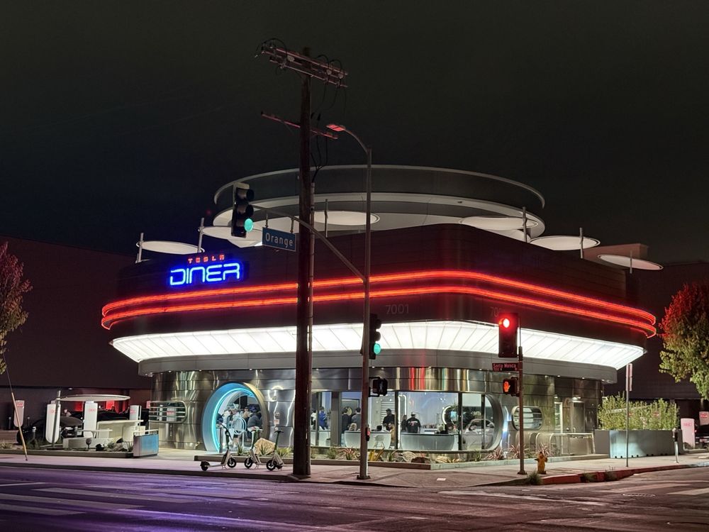 Elon Musk Wants to Open One of Those Tesla Diners in the Bay Area