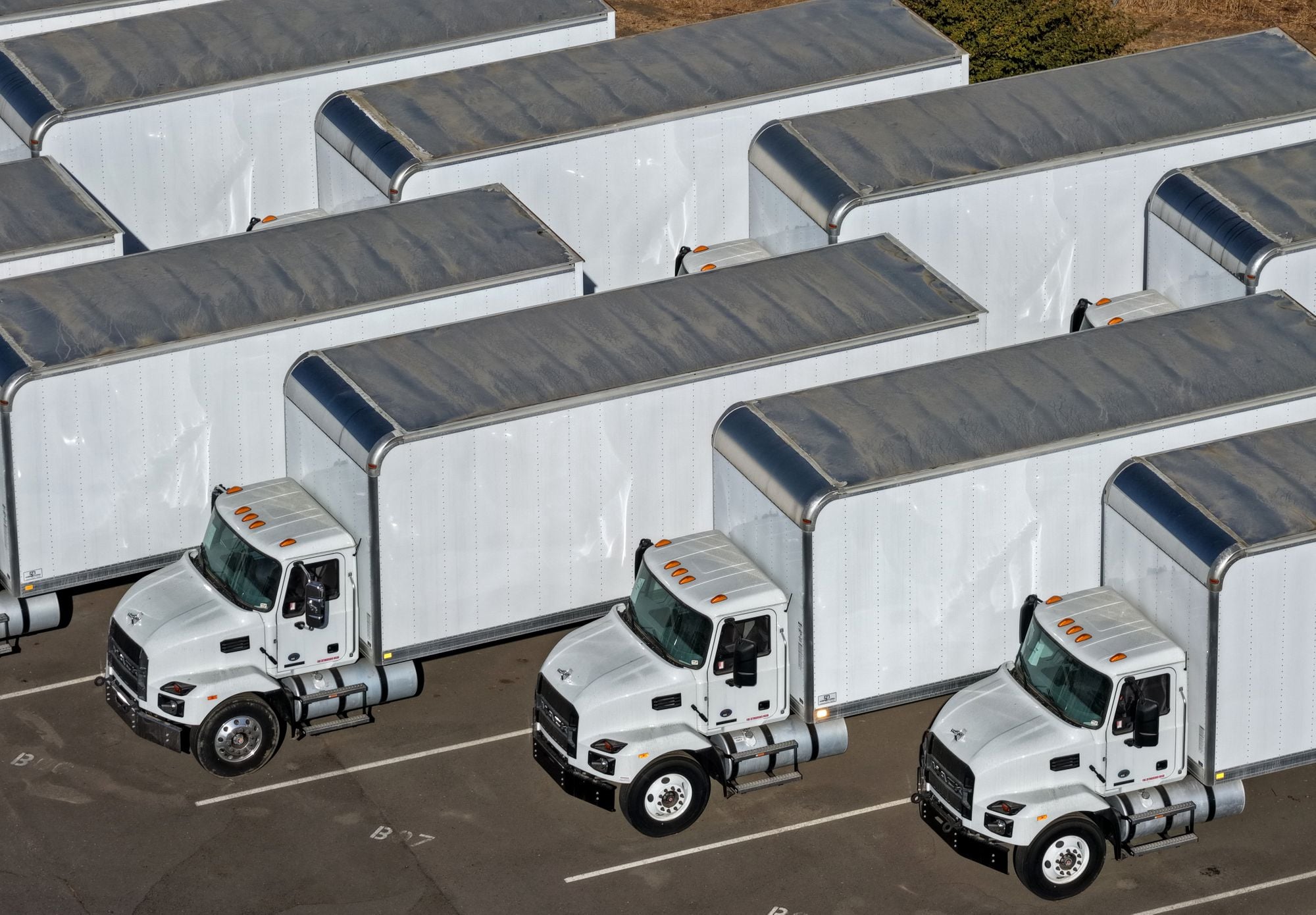 DMV Now Hammering Out Rules for Self-Driving Trucks to Come to California