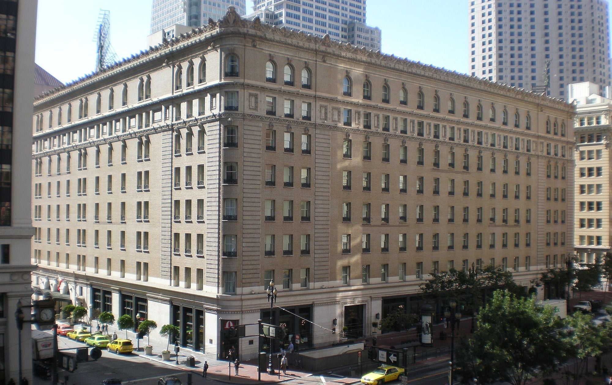 SFPD Negotiates With Person Barricaded Inside Palace Hotel During Power Outage After Report of Gunfire