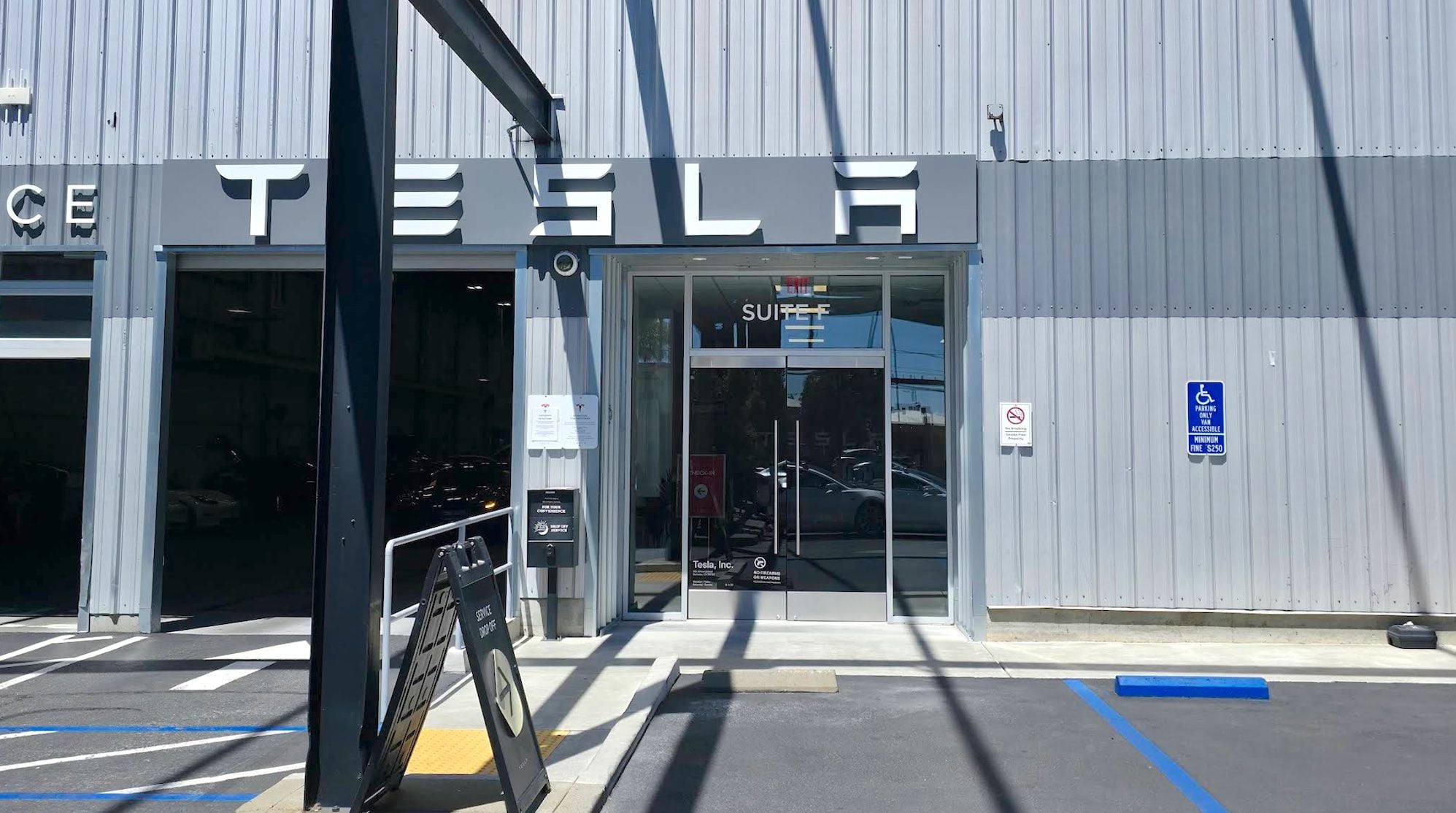 Berkeley Police Arrest Screaming Naked Man Carrying Shotgun at Tesla Service Center