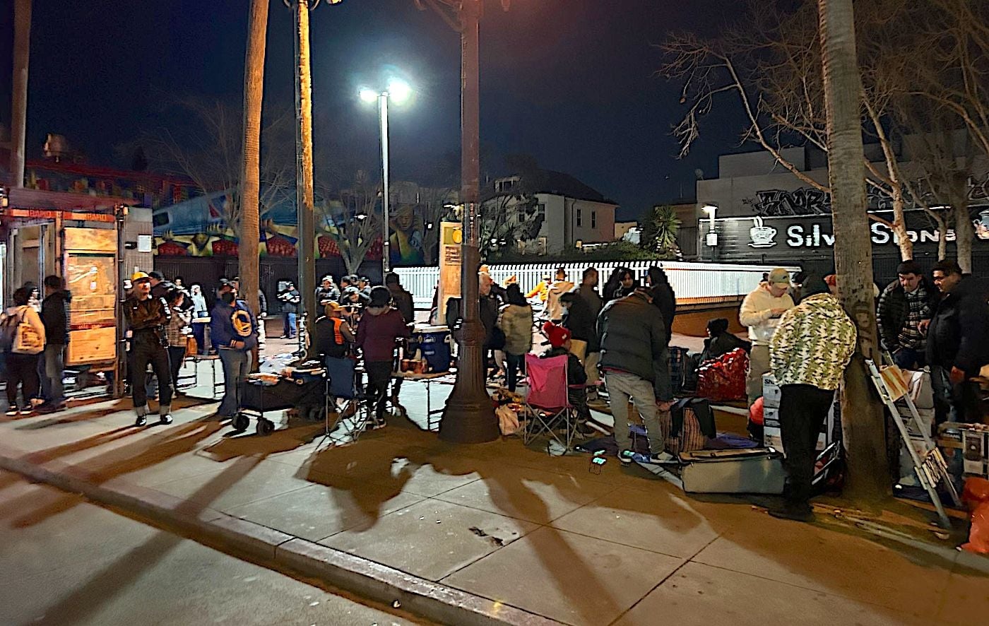 Illegal Street Vendors Still Crowding Mission District Sidewalks Despite New Law