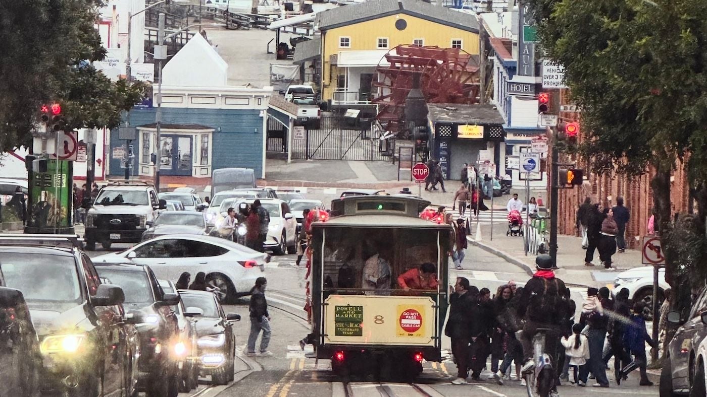 Saturday Links: Thousands Walk Out of Work, School During May Day Protests