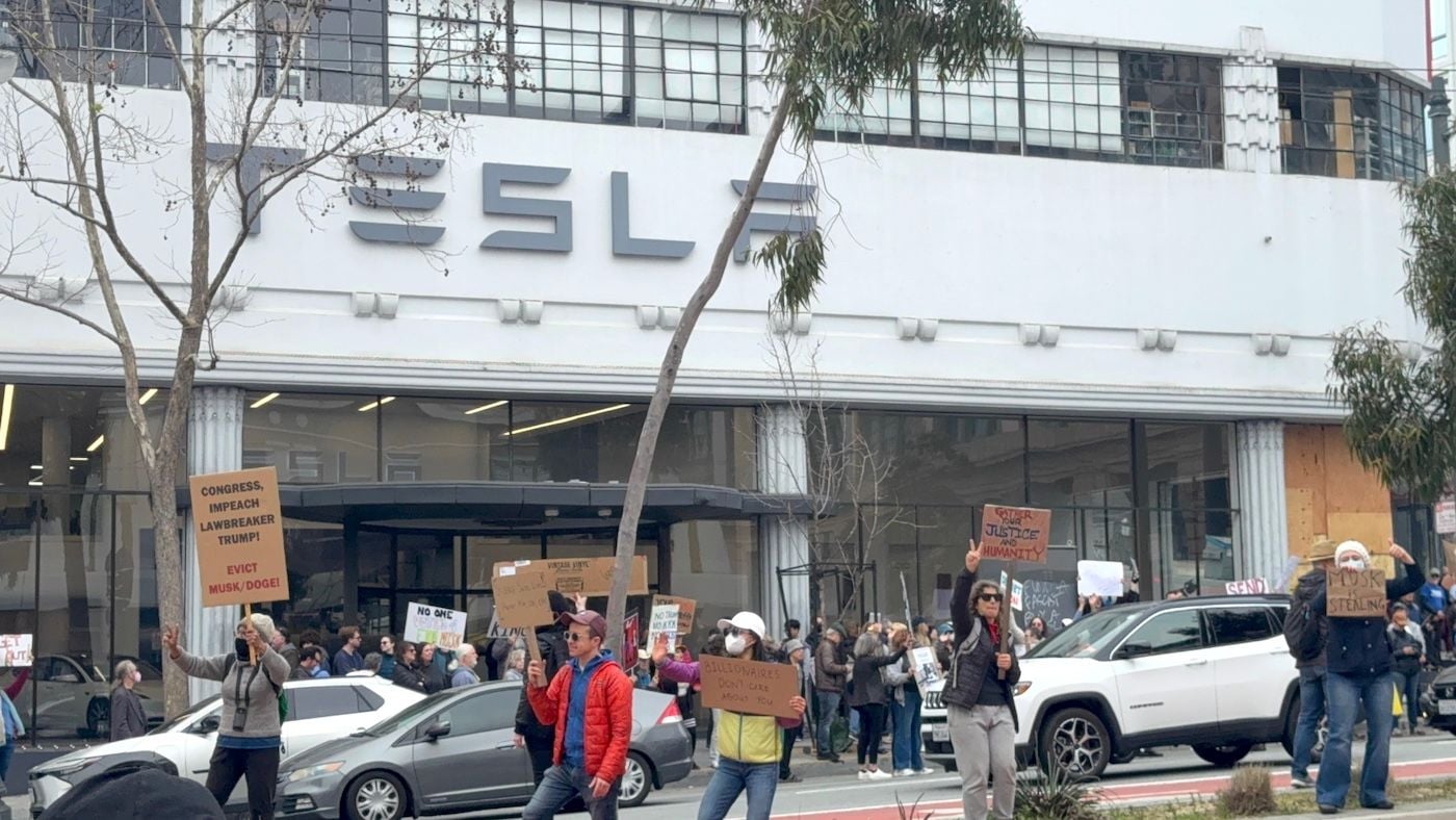 Weekly Anti-Trump Protest Outside SF’s Tesla Showroom Still Going Strong, Much to Neighbors’ Ire