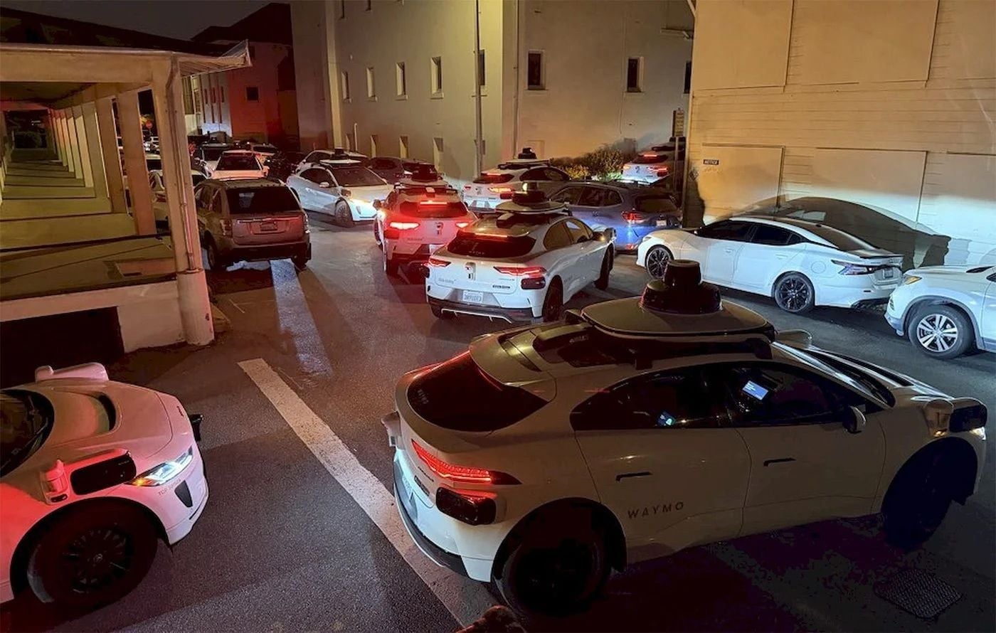San Mateo Congressman Introduces Federal Bill Regulating Robotaxis During Emergencies